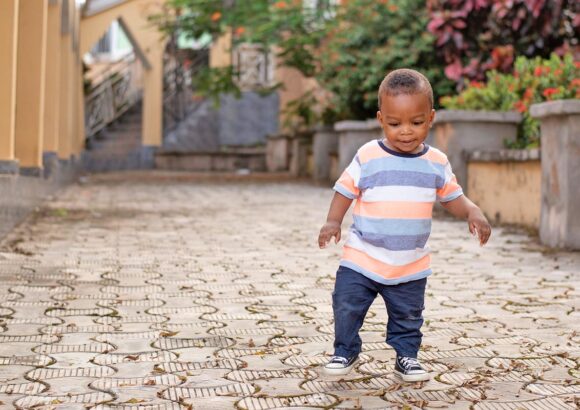 Photo of a young child walking towards the camera. At Imani Montessori, we recognize that movement plays a crucial role in a child’s growth, learning, and self-discovery. By providing an environment that supports freedom of movement, we empower children to explore, learn, and thrive on their unique developmental journey. | Image: Freepik