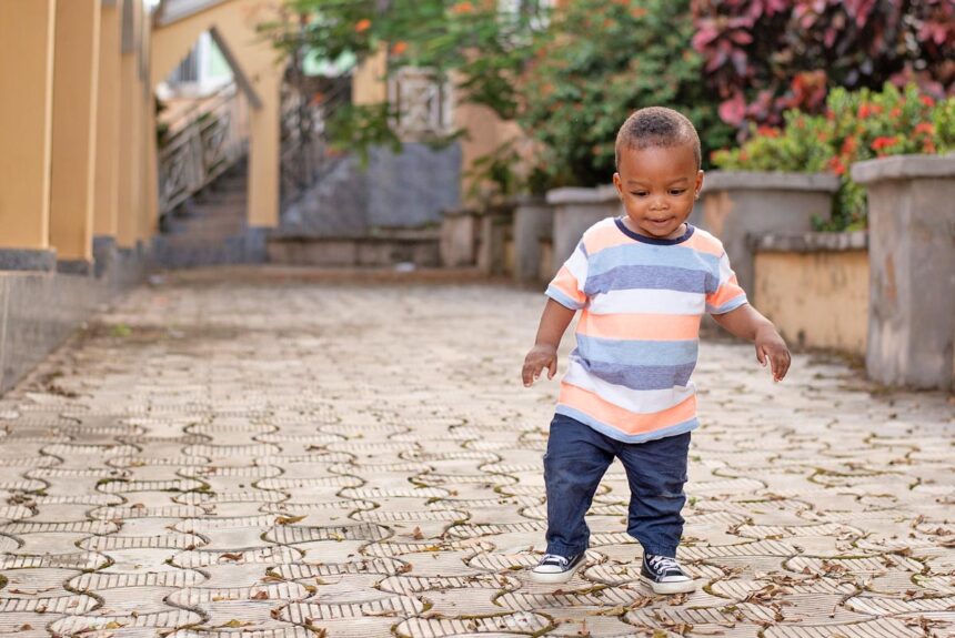 Photo of a young child walking towards the camera. At Imani Montessori, we recognize that movement plays a crucial role in a child’s growth, learning, and self-discovery. By providing an environment that supports freedom of movement, we empower children to explore, learn, and thrive on their unique developmental journey. | Image: Freepik