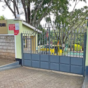 Montessori vs Traditional Schooling: 7 Reasons Parents Choose a Better Path